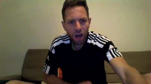 Snapshot of jojo19844 chatting on 10-14-25, 05:58 jojo19844 online show from 10-14-25, 05:58