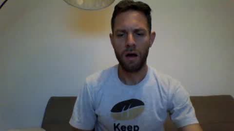 Snapshot of jojo19844 chatting on 10-16-25, 04:46 jojo19844 online show from 10-16-25, 04:46