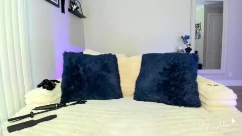 Snapshot of jojodelow chatting on 11-02-25, 11:40 online show from 11-02-25, 11:40