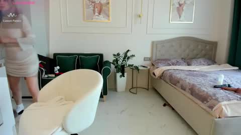 Jolie Ozolla online show from 09-15-25, 12:49