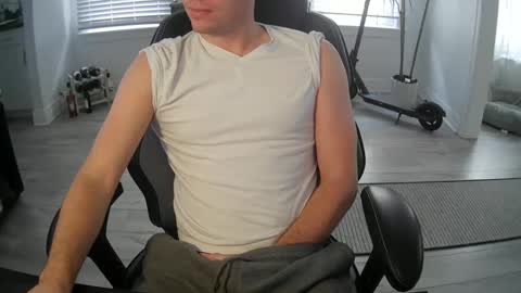 Snapshot of jonaron1121 chatting on 12-14-24, 10:07 Jon online show from 12-14-24, 10:07