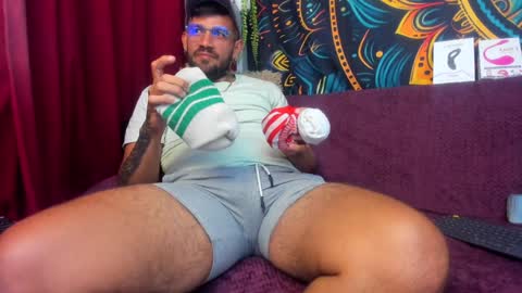 Snapshot of jonathan_rivers chatting on 02-07-25, 04:16 Jonathan RiversNew online show from 02-07-25, 04:16