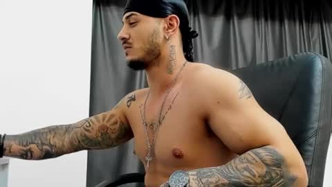 Snapshot of jonnyporn1 chatting on 01-05-25, 03:23 jonnyporn1 online show from 01-05-25, 03:23