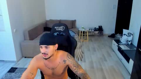 Snapshot of jonnyporn1 chatting on 10-17-25, 06:05 jonnyporn1 online show from 10-17-25, 06:05