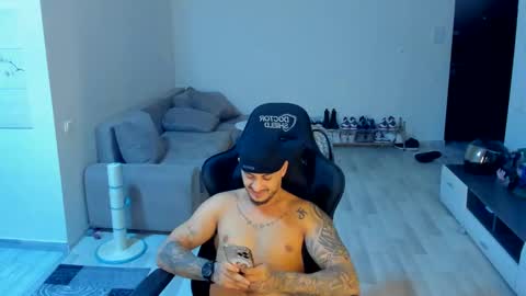 jonnyporn1 online show from 11-04-25, 10:42