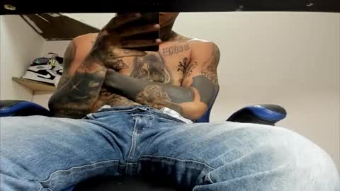 Snapshot of jordan33blake chatting on 10-24-25, 02:41 jordan33blake online show from 10-24-25, 02:41