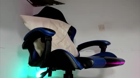 Snapshot of jordan33blake chatting on 12-05-25, 01:47 jordan33blake online show from 12-05-25, 01:47