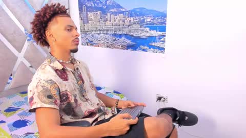 Snapshot of jordan_love7 chatting on 09-12-25, 01:00 jordan online show from 09-12-25, 01:00