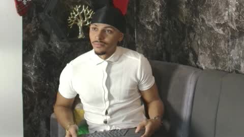 Snapshot of jordan_love7 chatting on 11-29-25, 01:03 jordan online show from 11-29-25, 01:03