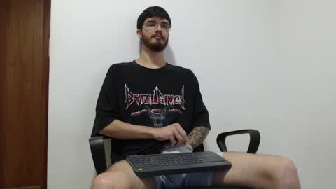 Snapshot of joseh0se chatting on 04-11-26, 08:51 alejandro online show from 04-11-26, 08:51