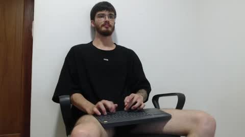 Snapshot of joseh0se chatting on 04-17-26, 12:46 alejandro online show from 04-17-26, 12:46