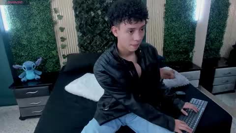 Snapshot of joselucian chatting on 12-17-25, 06:47 jose online show from 12-17-25, 06:47