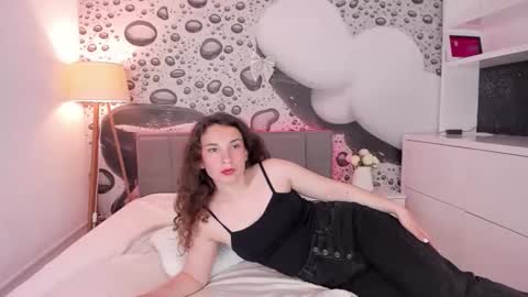 Snapshot of josephinerowe chatting on 04-19-26, 06:10 Josephine online show from 04-19-26, 06:10