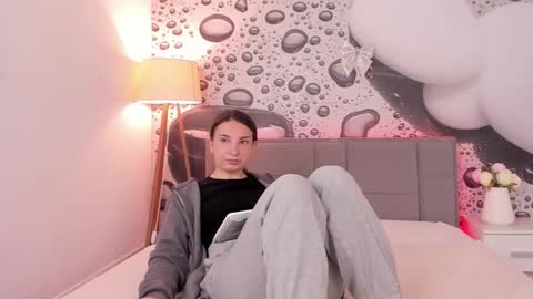 Snapshot of josephinerowe chatting on 04-21-26, 12:22 Josephine online show from 04-21-26, 12:22
