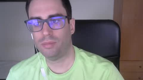 Snapshot of josevd chatting on 10-03-25, 10:34 Jose online show from 10-03-25, 10:34