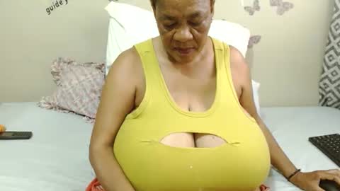 Snapshot of joycemando chatting on 02-16-25, 09:04 DairyQueen online show from 02-16-25, 09:04