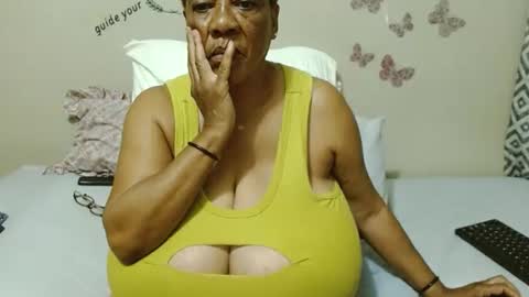 Snapshot of joycemando chatting on 02-16-25, 05:04 DairyQueen online show from 02-16-25, 05:04