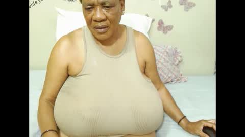 Snapshot of joycemando chatting on 02-19-25, 06:22 DairyQueen online show from 02-19-25, 06:22