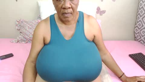 Snapshot of joycemando chatting on 02-26-25, 11:52 DairyQueen online show from 02-26-25, 11:52