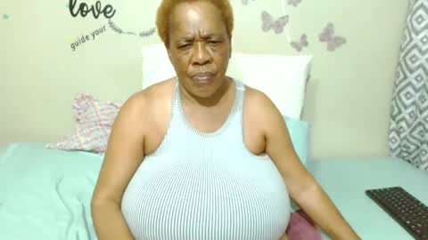 Snapshot of joycemando chatting on 03-08-25, 06:37 DairyQueen online show from 03-08-25, 06:37