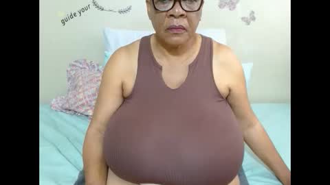 Snapshot of joycemando chatting on 09-20-25, 08:04 DairyQueen online show from 09-20-25, 08:04