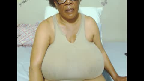 Snapshot of joycemando chatting on 10-02-25, 06:04 DairyQueen online show from 10-02-25, 06:04