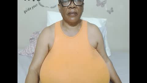 Snapshot of joycemando chatting on 10-08-25, 07:00 DairyQueen online show from 10-08-25, 07:00