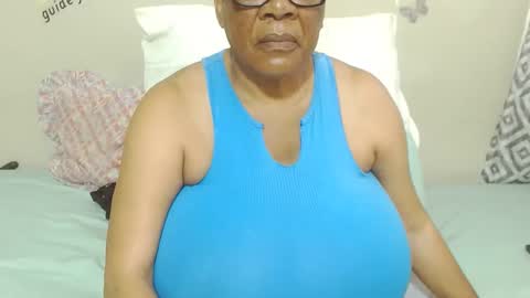 Snapshot of joycemando chatting on 10-16-25, 08:59 DairyQueen online show from 10-16-25, 08:59