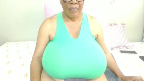 Snapshot of joycemando chatting on 10-20-25, 09:54 DairyQueen online show from 10-20-25, 09:54