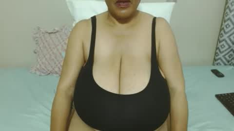 Snapshot of joycemando chatting on 11-05-25, 05:51 DairyQueen online show from 11-05-25, 05:51