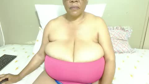 Snapshot of joycemando chatting on 11-13-25, 04:22 DairyQueen online show from 11-13-25, 04:22