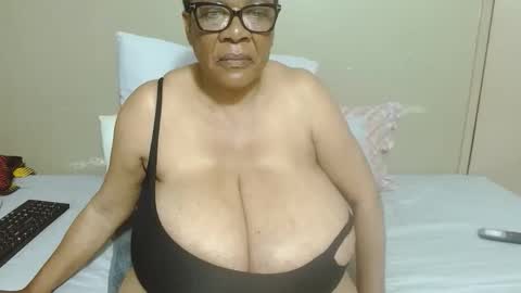 Snapshot of joycemando chatting on 11-24-25, 12:43 DairyQueen online show from 11-24-25, 12:43