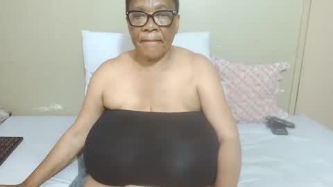 Snapshot of joycemando chatting on 11-28-25, 02:31 DairyQueen online show from 11-28-25, 02:31