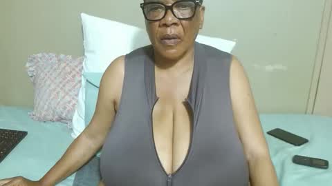 Snapshot of joycemando chatting on 12-14-25, 02:28 DairyQueen online show from 12-14-25, 02:28