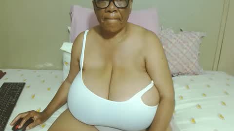 Snapshot of joycemando chatting on 12-15-25, 07:51 DairyQueen online show from 12-15-25, 07:51