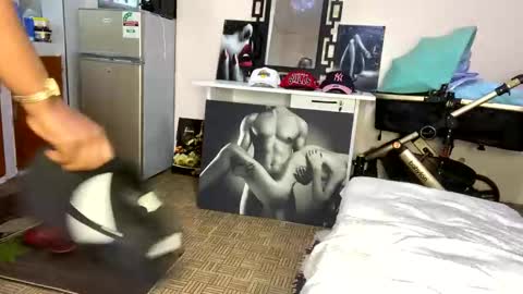 Butterflyass online show from 12-20-25, 04:08