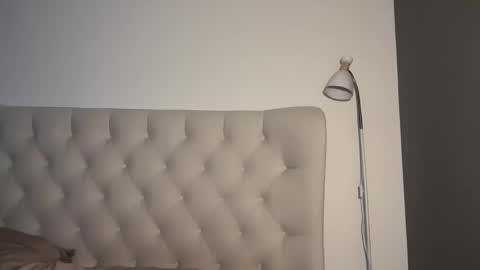 Snapshot of js_girls chatting on 10-28-25, 06:32 Jennie and Sophia online show from 10-28-25, 06:32