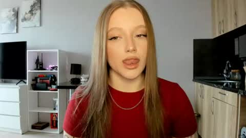 Snapshot of ju_lii chatting on 06-25-26, 10:42 Julia and Julia online show from 06-25-26, 10:42