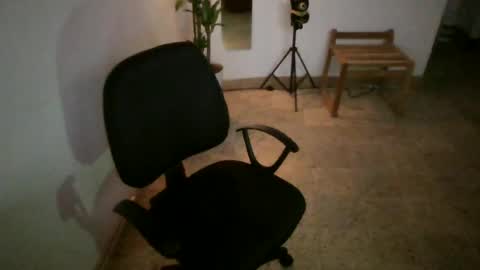 juan235665 online show from 06-06-26, 12:49