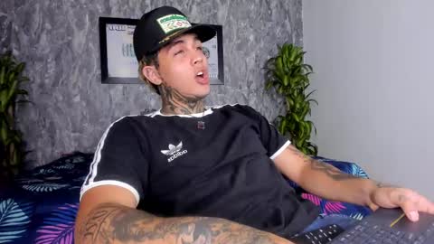 juan_alvarez18 online show from 02-18-25, 04:15