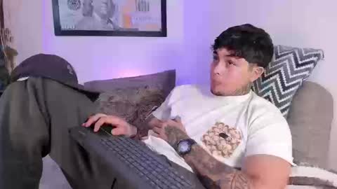 juan_alvarez18 online show from 09-27-25, 04:06