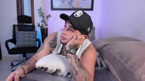 juan_alvarez18 online show from 10-02-25, 03:13