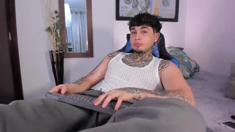 juan_alvarez18 online show from 11-09-25, 04:22