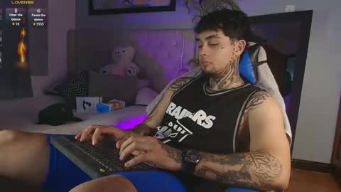 juan_alvarez18 online show from 04-02-26, 11:35