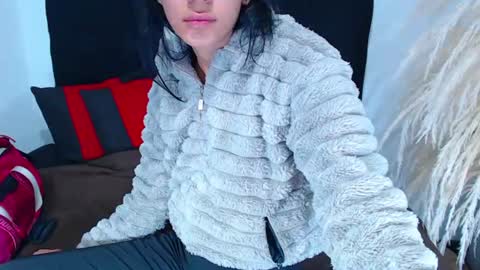 Snapshot of juan_and_luciana chatting on 07-06-26, 11:40 online show from 07-06-26, 11:40