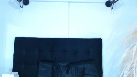 Snapshot of juan_and_luciana chatting on 07-09-26, 11:47 online show from 07-09-26, 11:47