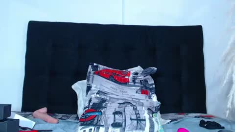 Snapshot of juan_and_luciana chatting on 07-28-26, 12:48 online show from 07-28-26, 12:48
