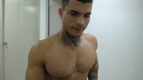 juan_gomez_1 online show from 01-10-25, 01:41