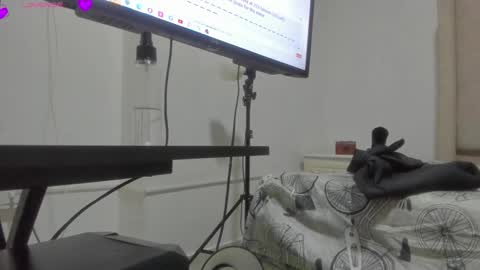 Lau   follow  online show from 12-10-24, 02:48