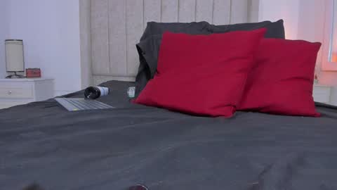 Lau   follow  online show from 12-18-24, 10:13